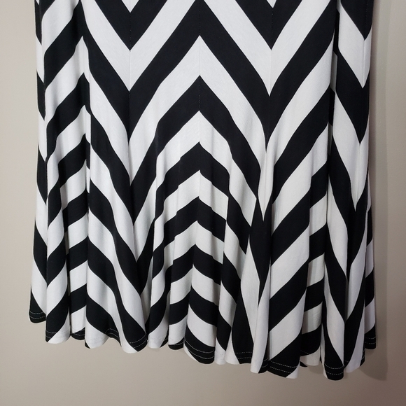 Joseph Ribkoff made in Canada Black White Chevron Tulip Skirt Elastic Waist, 10 - Picture 3 of 13
